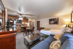 Cozy Studio w/Kitchenette Easily Accessible #113 at Donner Lake Village Truckee